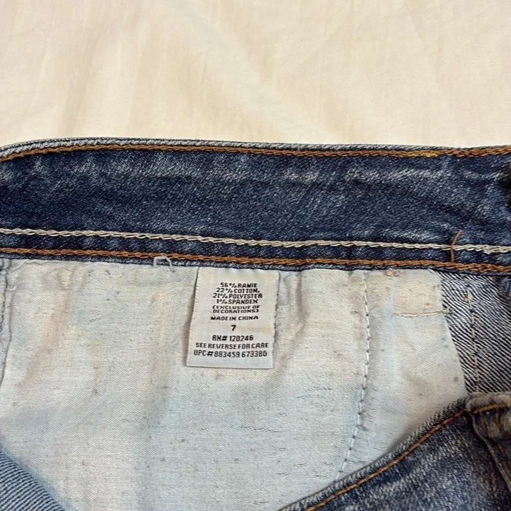 Wallflower Jean Shorts Distressed Cut-Off Style. Decorative Back Pockets. Size 7